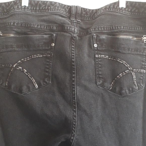 Lane Bryant Taper Leg Pocket Zipper Detail Black Wash Jeans - Picture 6 of 6